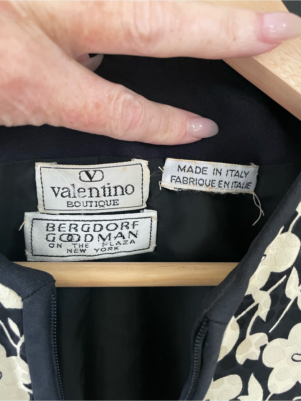 Vintage Valentino for Bergdorf Goodman, silk floral jacket with zipper, size 8 - Picture 4 of 5